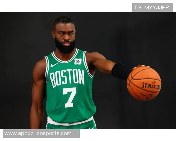 杰伦布朗左腿筋紧张状态不明绿军官方宣布回归存疑